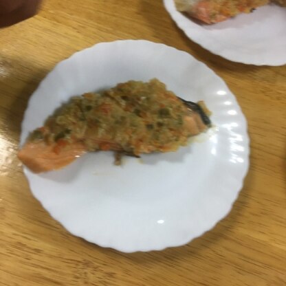 鮭料理でこんな風に野菜も一緒に食べたのは初めてでしたが、見た目も味もおいしかったです^_^レシピありがとうございました！